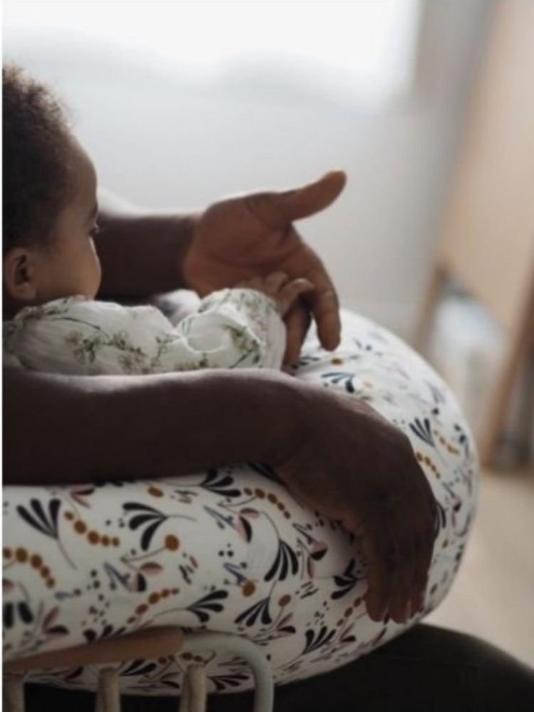 Le coussin d’allaitement, incontournable à la naissance