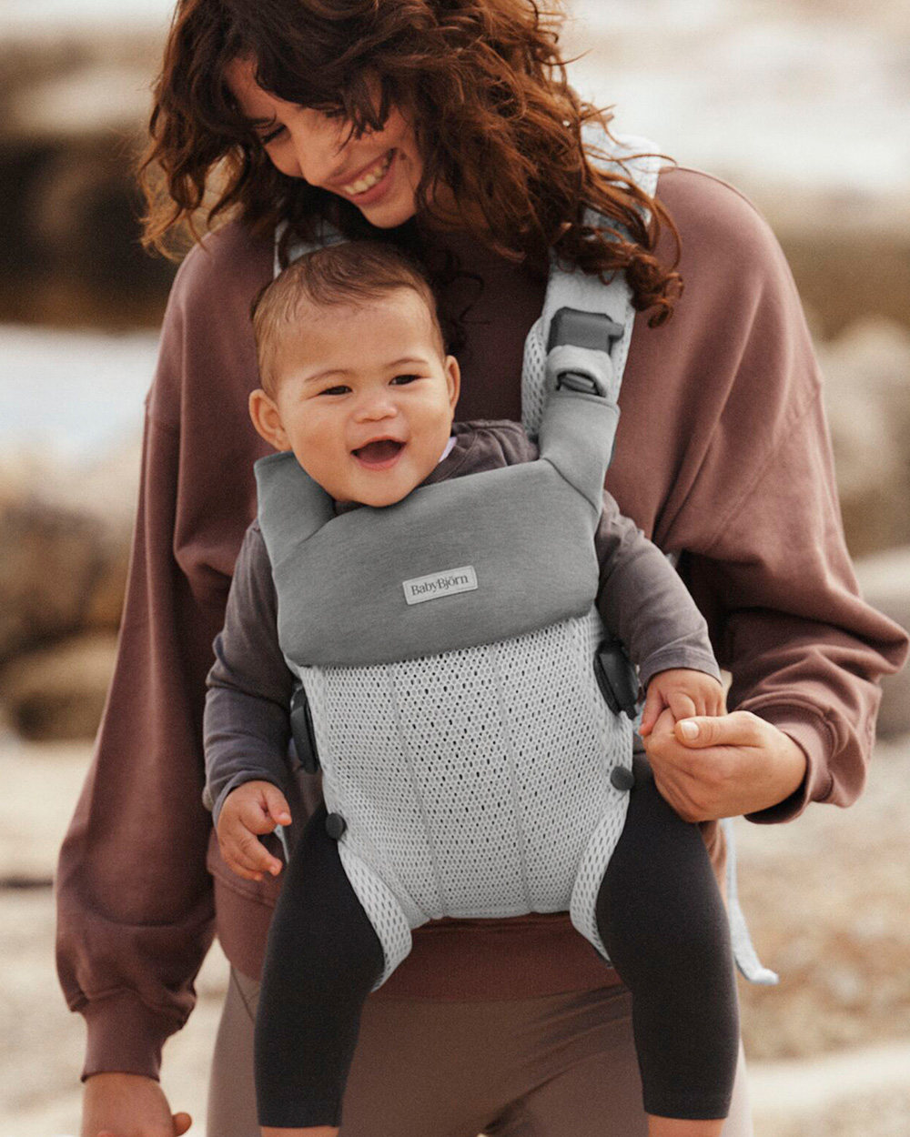 Bavoir porte-bébé Harmony Coloris gris clair Babybjörn