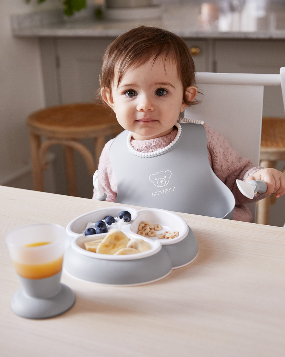 Bavoir récupérateur Coloris gris Babybjörn