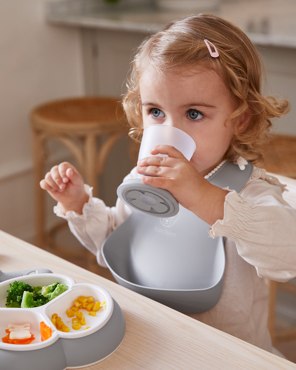 Bavoir récupérateur Coloris gris Babybjörn