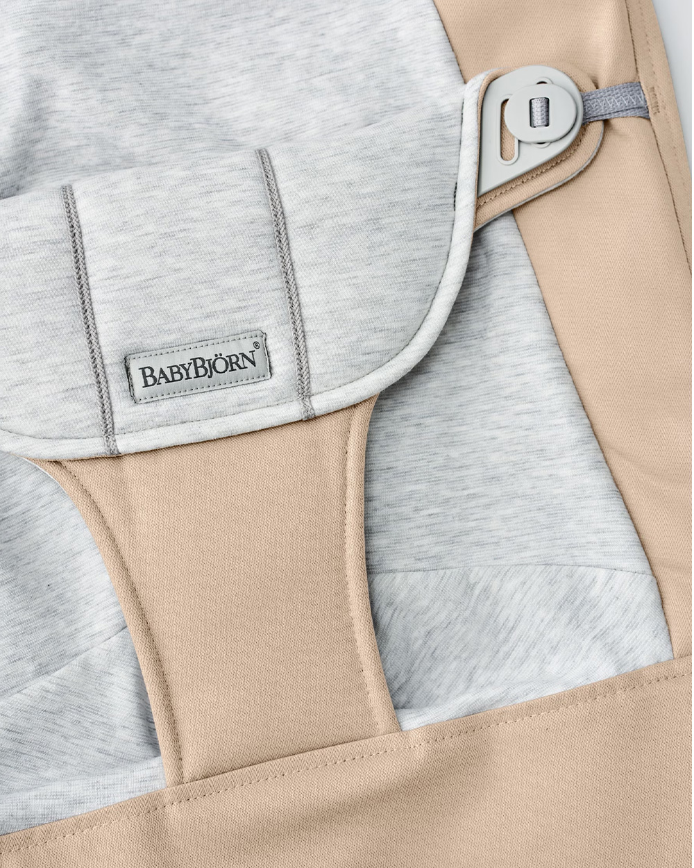 Housse transat Balance Soft jersey tissé... Coloris beige/gris Babybjörn