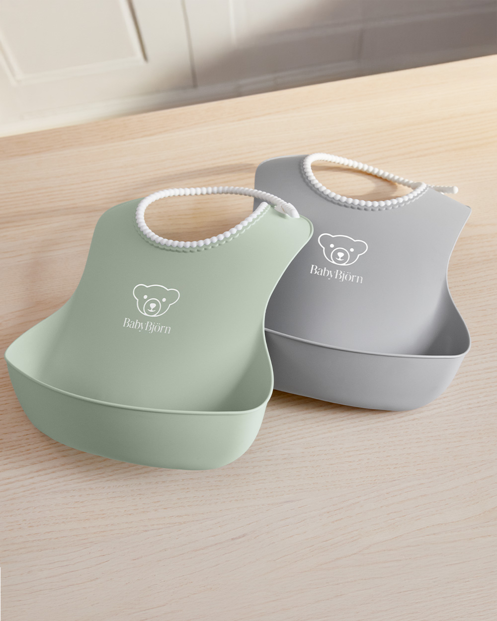 Lot de 2 bavoirs récupérateurs Coloris gris/vert pastel Babybjörn