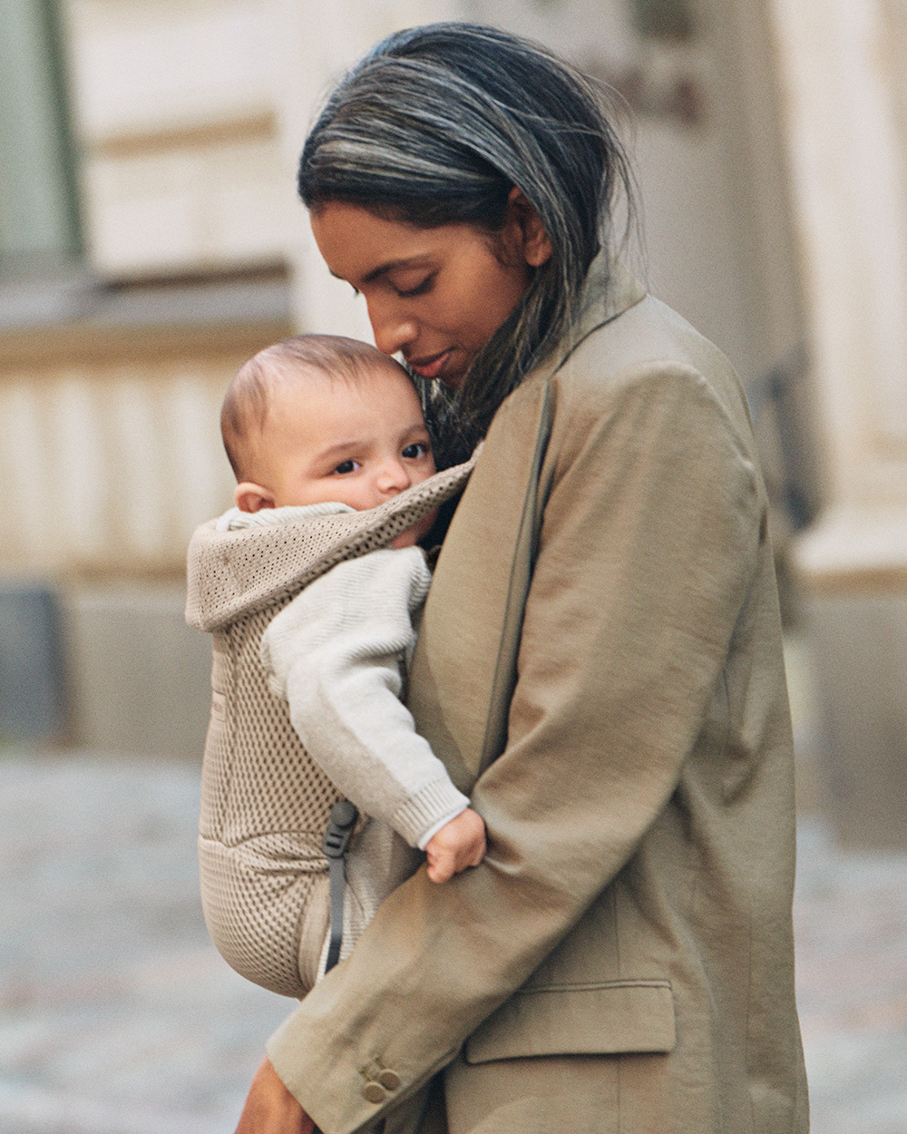 Porte-bébé Move Mesh 3D Coloris gris beige Babybjörn
