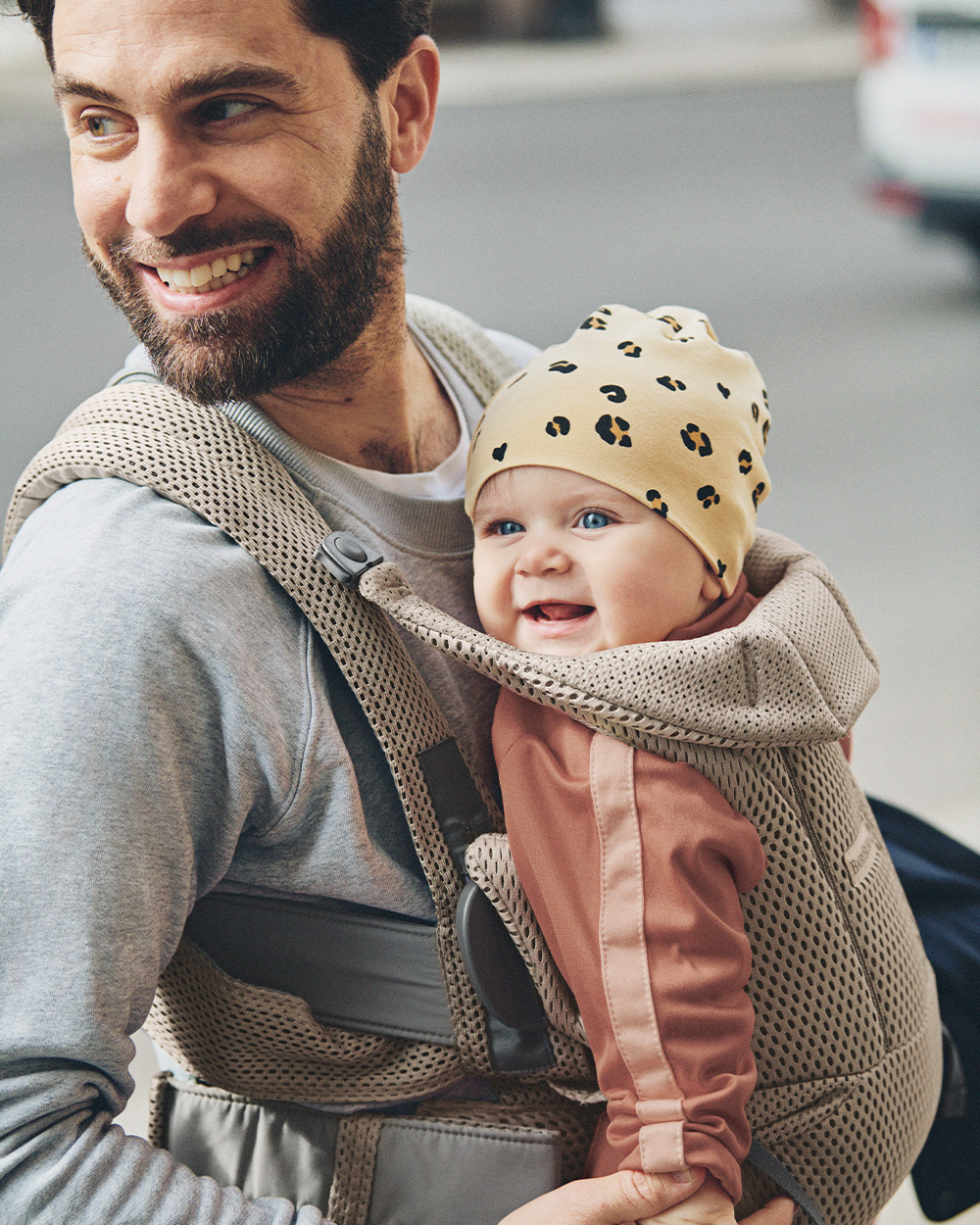 Porte-bébé Move Mesh 3D Coloris gris beige Babybjörn