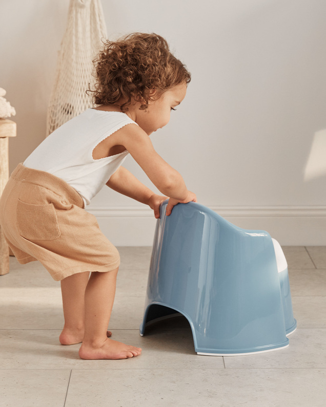 Pot fauteuil Coloris bleu profond/blanc  Babybjörn