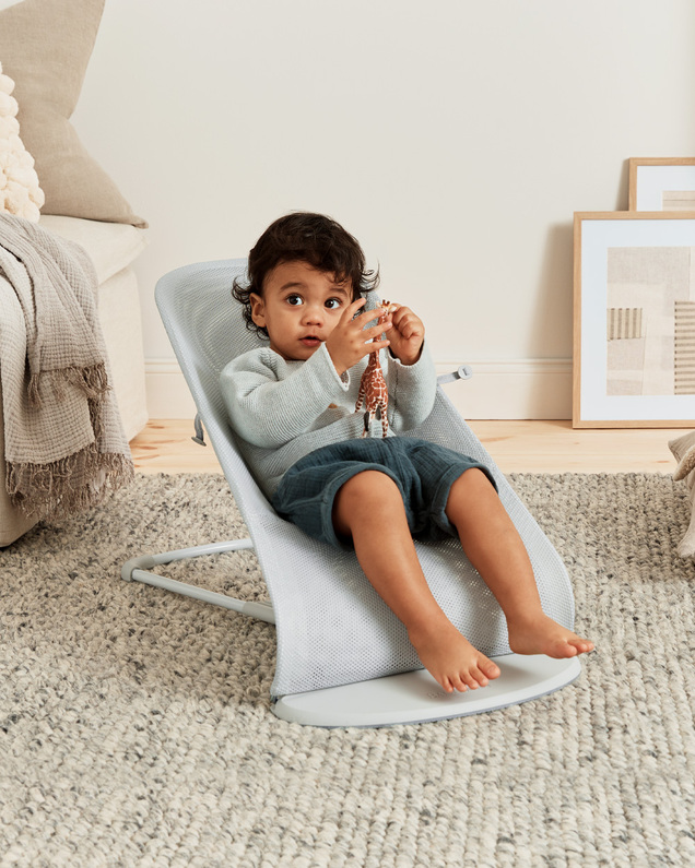 Transat Balance Soft Mesh Coloris argent/blanc Babybjörn