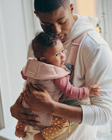 Porte-b&eacute;b&eacute; Mini Mesh 3D Coloris rose poudr&eacute;  Babybj&ouml;rn