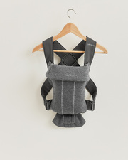 Porte-bébé Mini Jersey 3D Coloris gris foncé Babybjörn