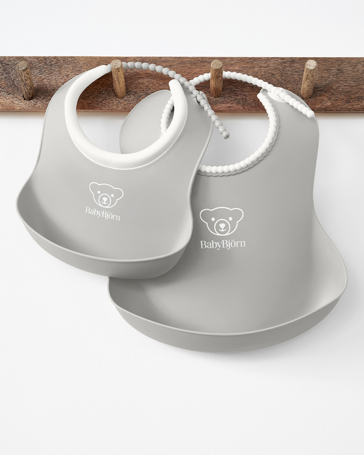 Lot bavoir et mini-bavoir Coloris gris Babybjörn