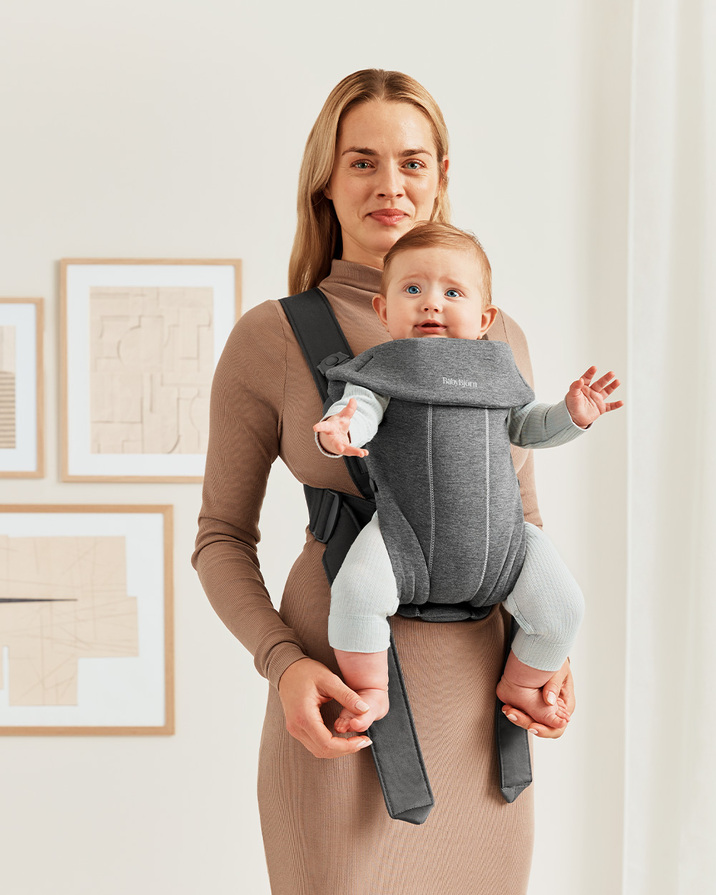Porte-bébé Mini Jersey 3D Coloris gris foncé Babybjörn