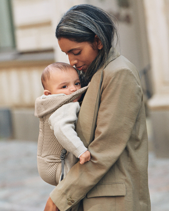 Porte-bébé Move Mesh 3D Coloris gris beige Babybjörn