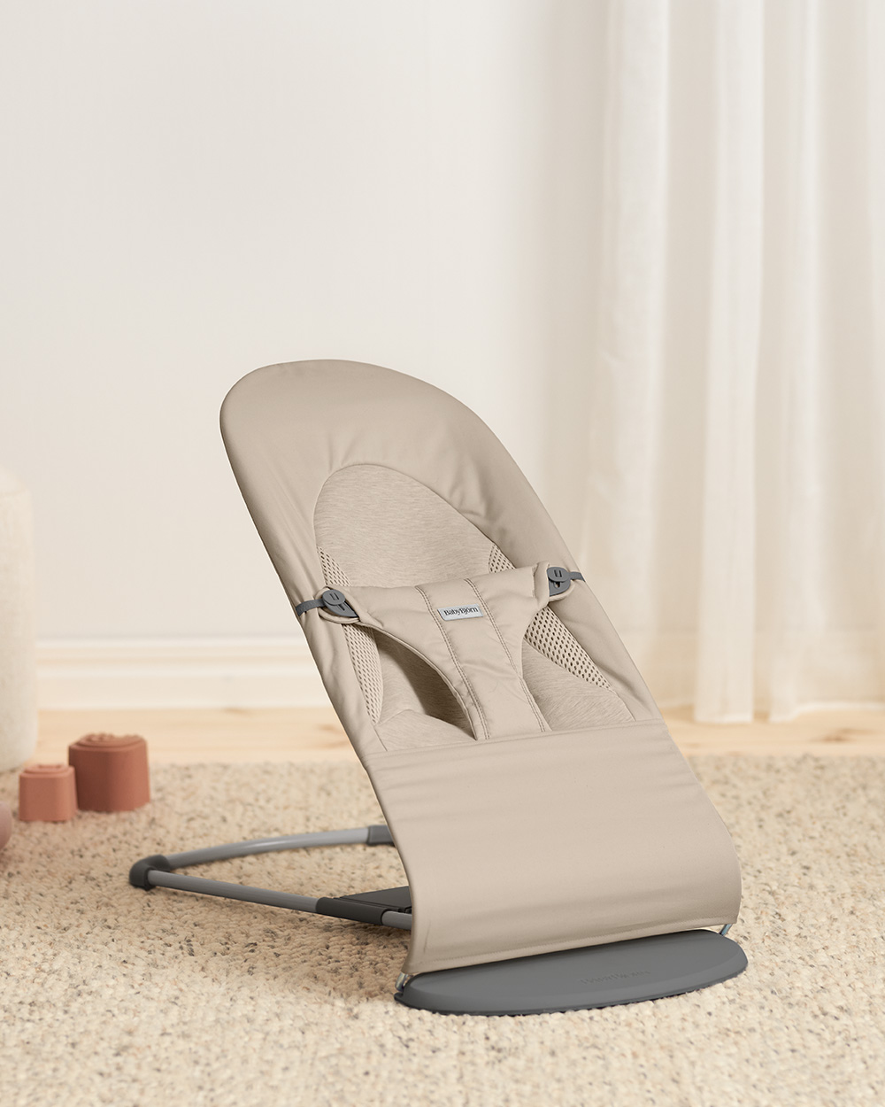 Transat Balance Soft jersey tissé Coloris gris sable Babybjörn