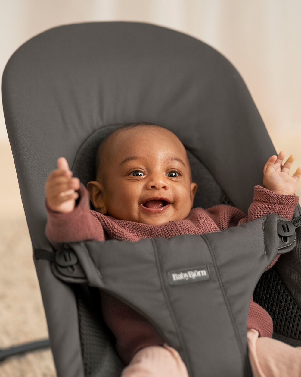 Transat Balance Soft jersey tissé Colors gris foncé Babybjörn