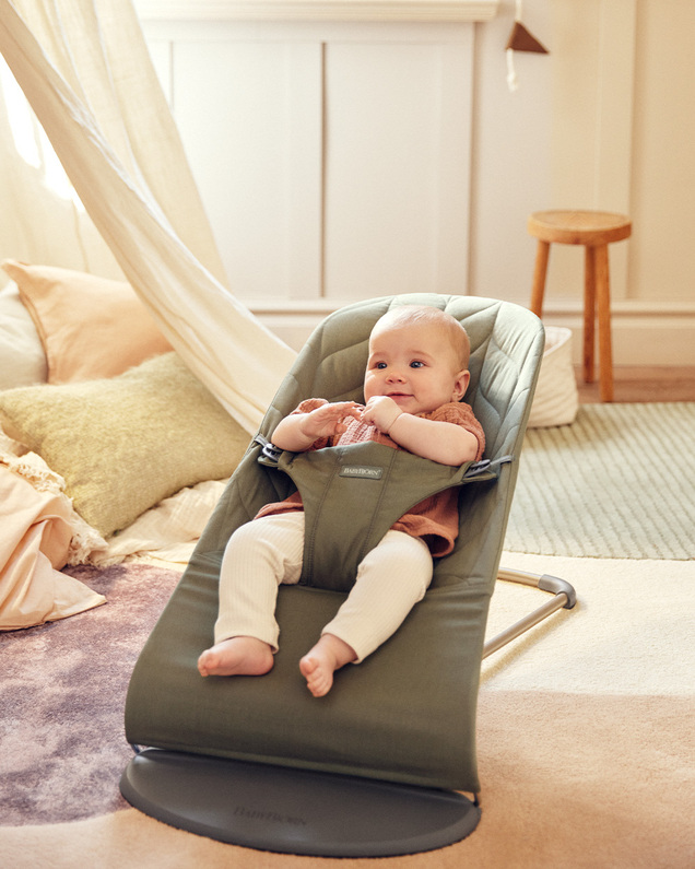 Transat Bliss tissé matelassage pétale Coloris vert foncé Babybjörn