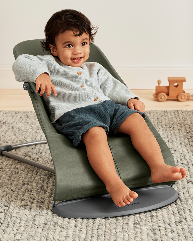 Transat Bliss tissé matelassage pétale Coloris vert foncé Babybjörn