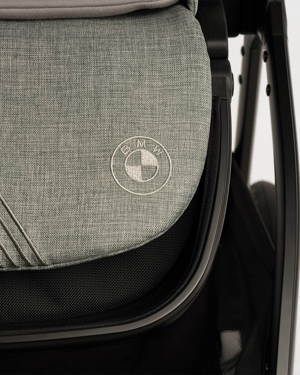 Poussette Triv Next Nuna x BMW Coloris graphene  Nuna
