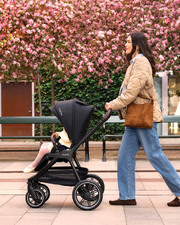 Poussette Triv lx Coloris caviar  Nuna