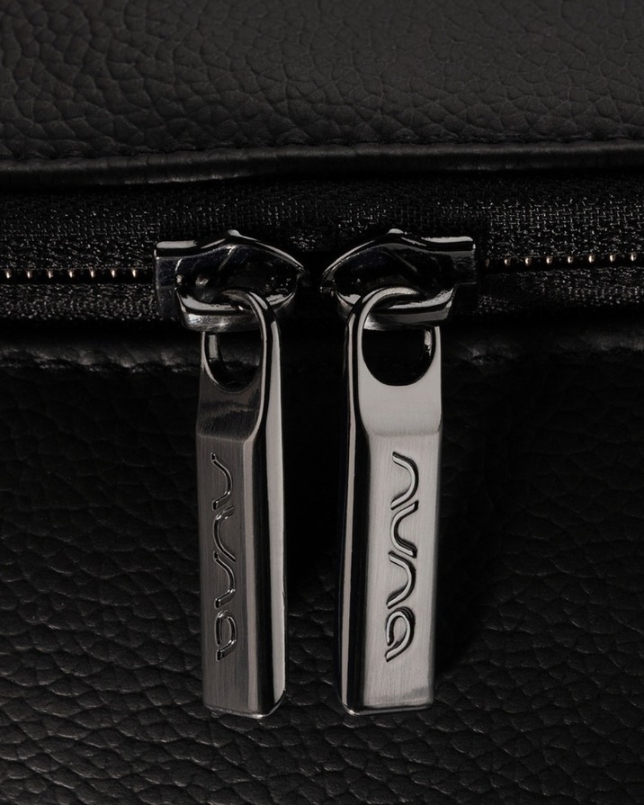 Sac &agrave; dos Essential Coloris caviar  Nuna