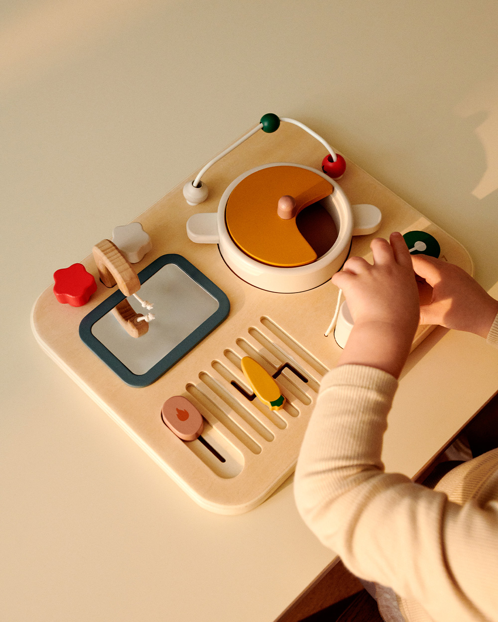 Tableau d'activité en bois Magnus Coloris sandy multi mix Liewood