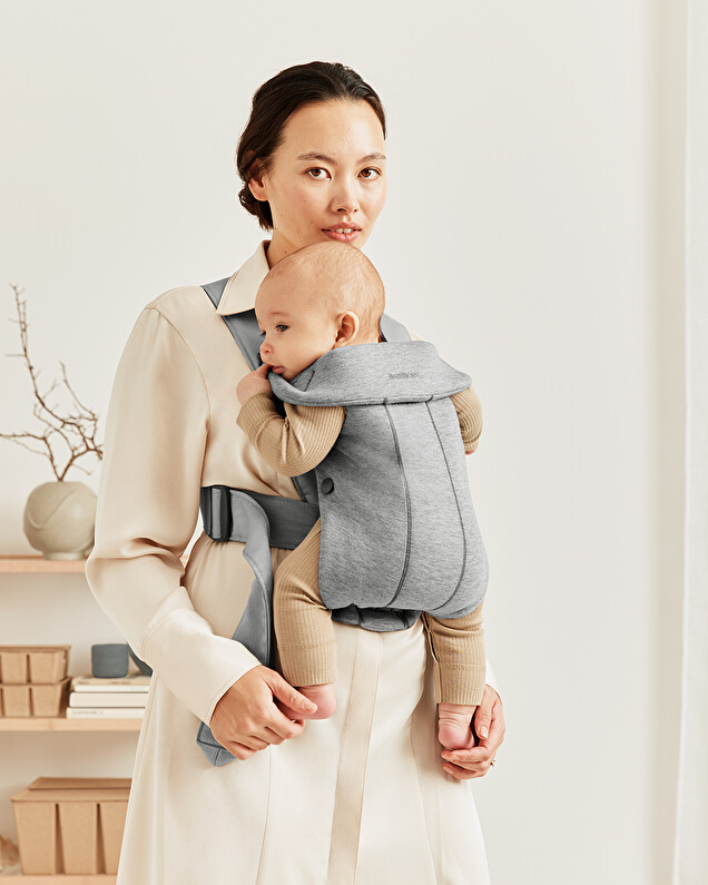 Porte-bébé Mini Jersey 3D Coloris gris clair  Babybjörn