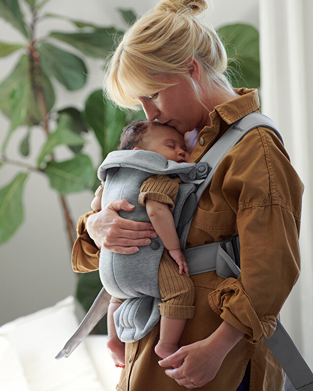 Porte-bébé Mini Jersey 3D Coloris gris clair  Babybjörn