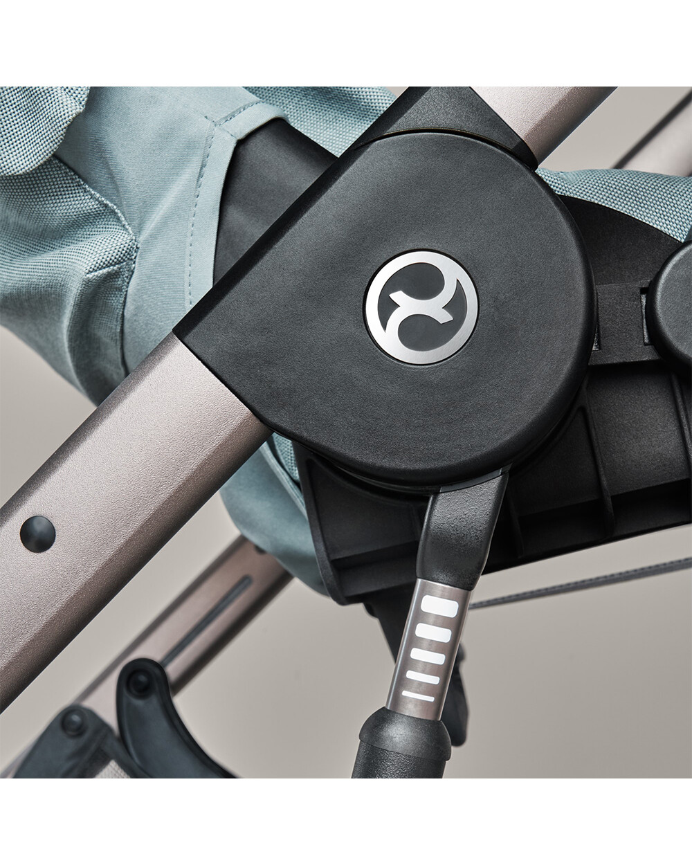 Poussette Balios S Lux Coloris moon black Cybex