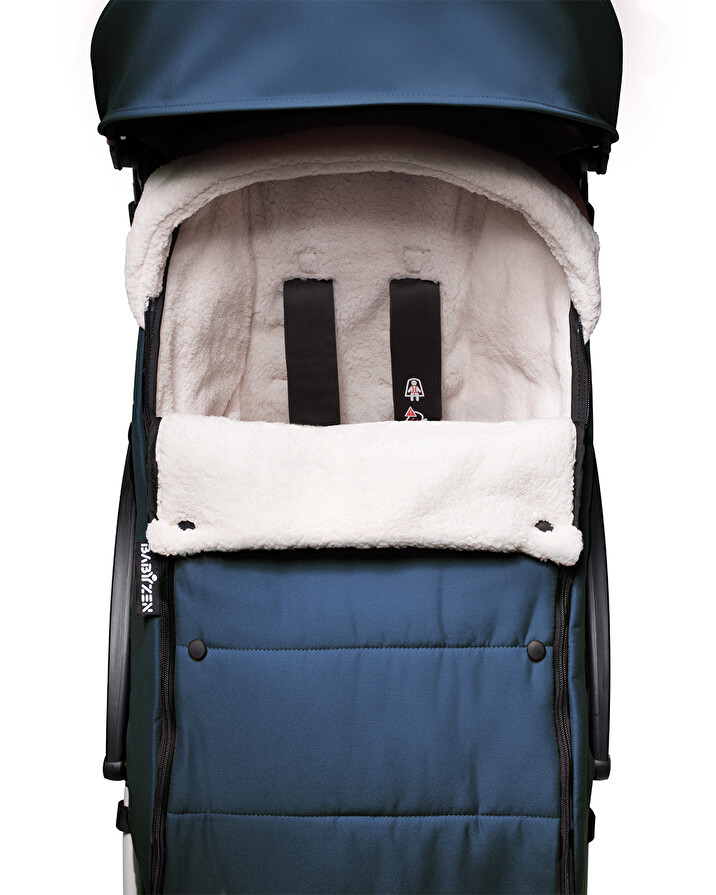 Chancelière poussette YOYO Coloris bleu marine Stokke