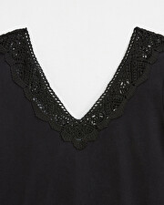 Tee-shirt noir finition dentelle En coton bio Natalys