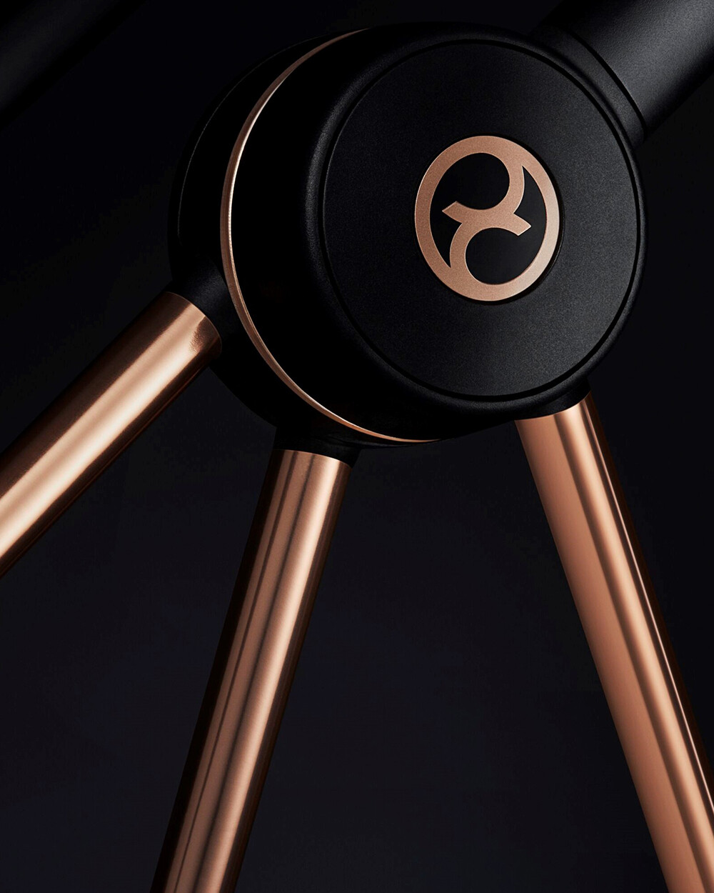 Poussette Mios avec châssis rosegold Coloris deep black Cybex