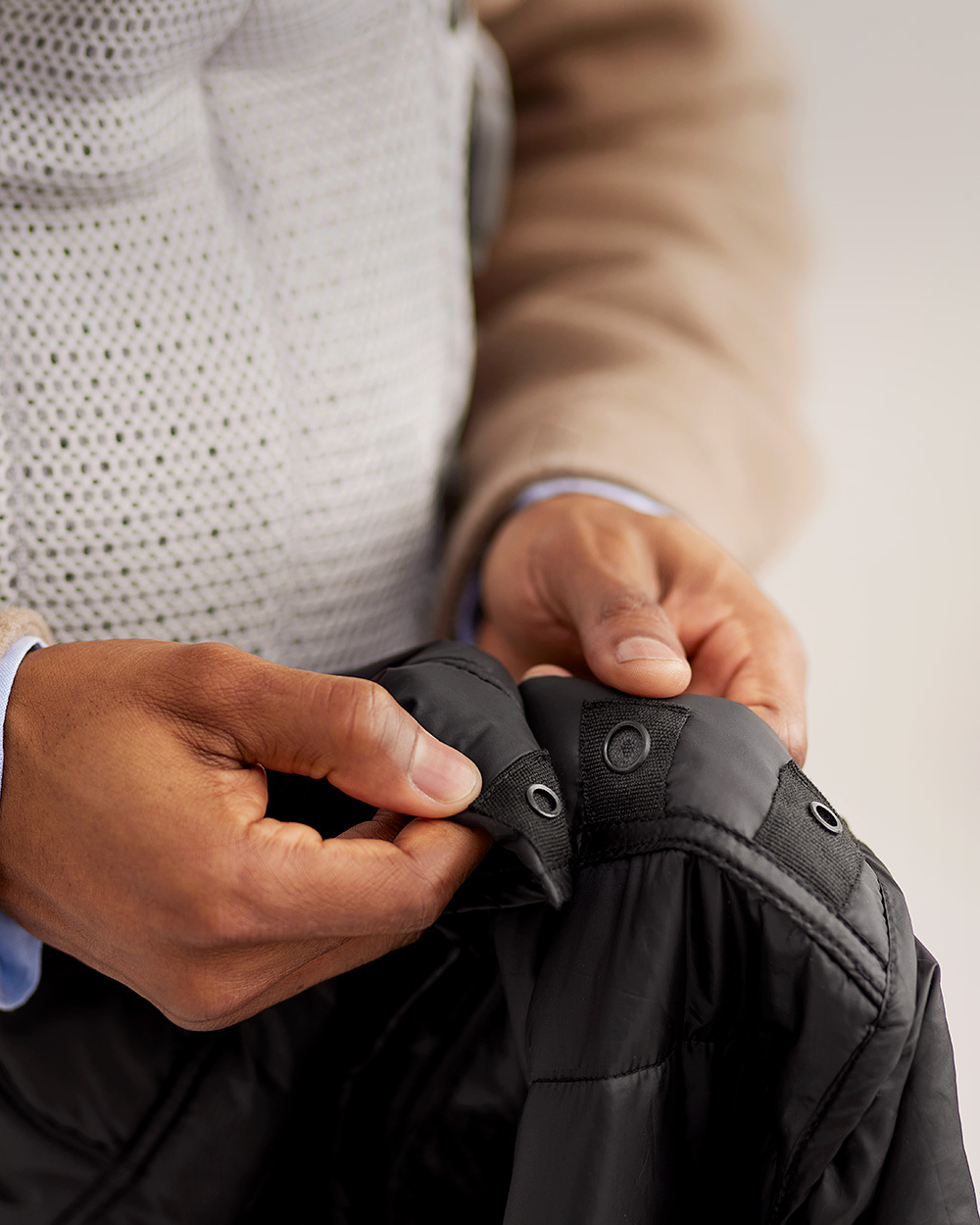 Cape d'hiver pour porte-bébé Coloris noir Babybjörn